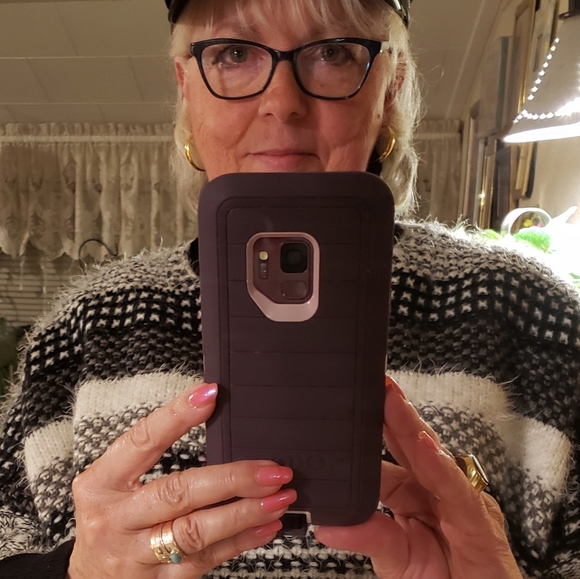 Meet your Posher, Karen - Picture 2 of 2